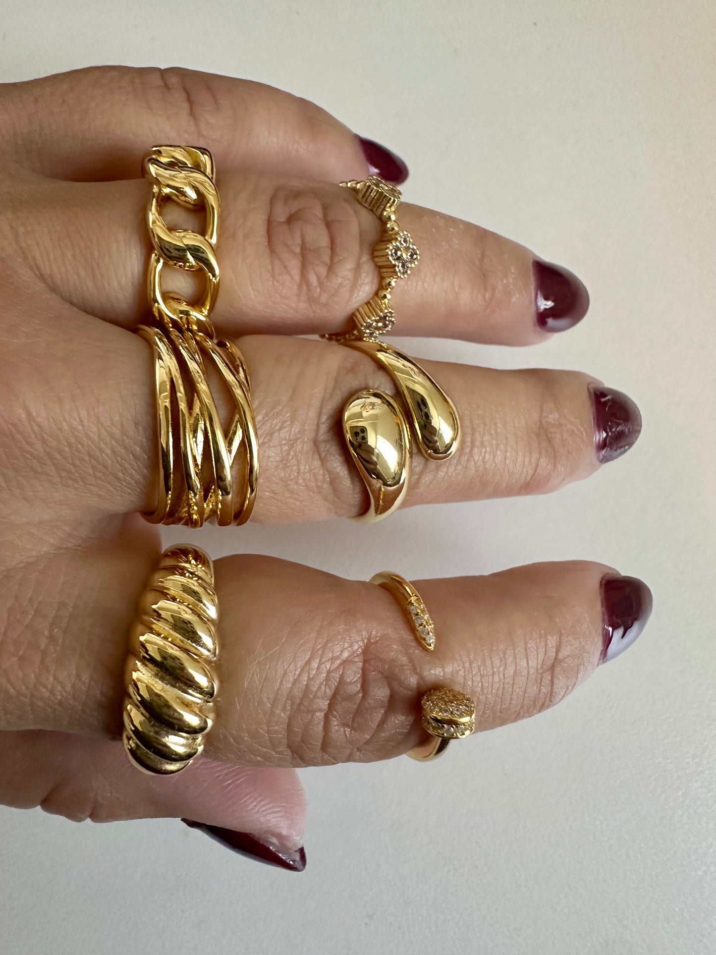 Chain adjustable ring