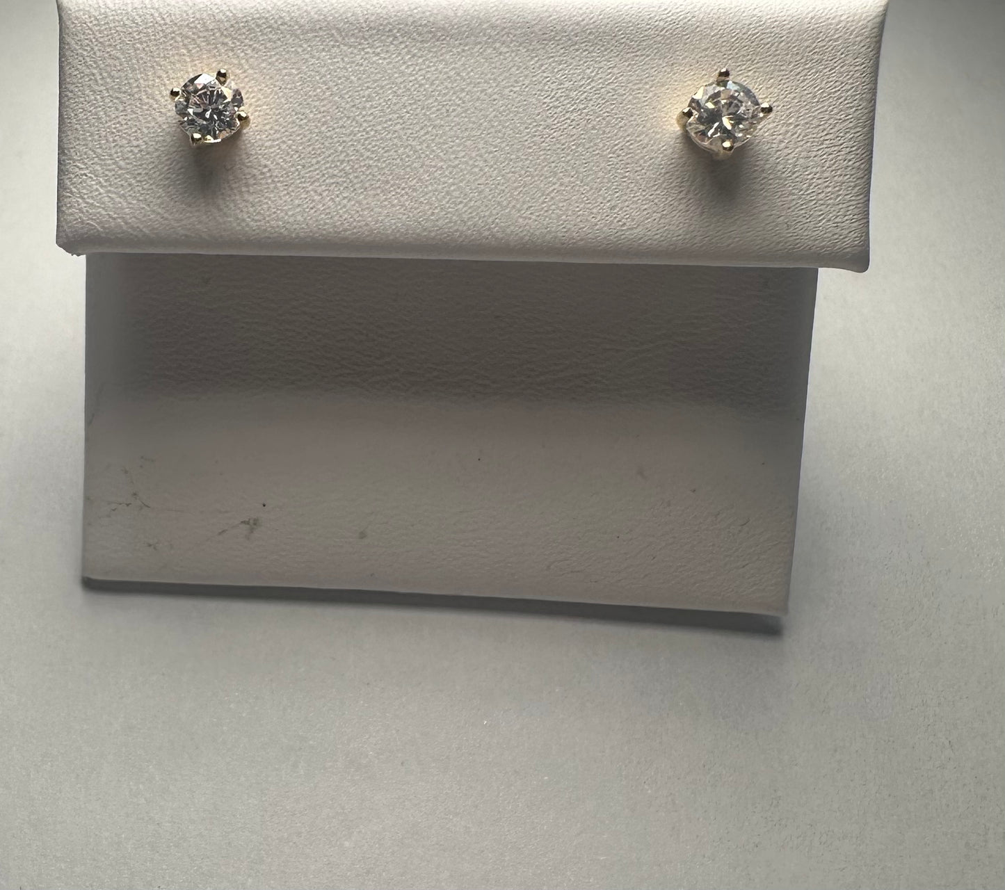 Small zirconia studs