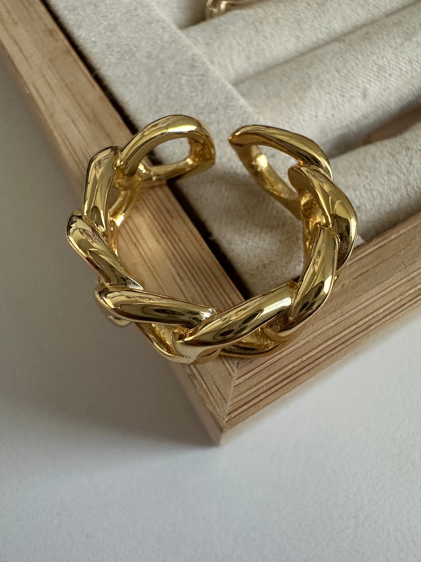 Chain adjustable ring